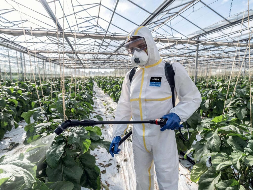Роль професійного спецодягу у підвищенні продуктивності та безпеки праці